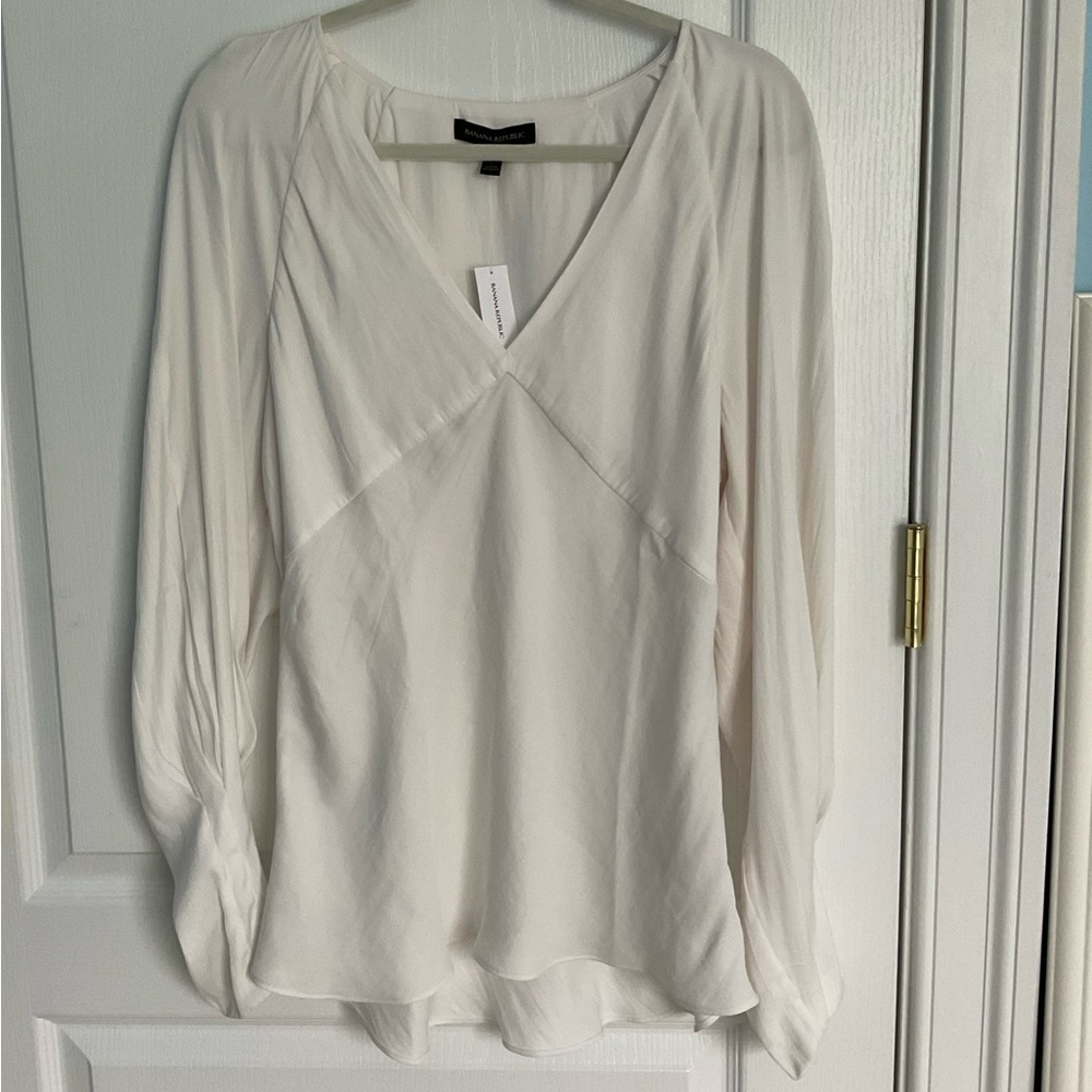 NWT Banana Republic white top, gorgeous drape, side zip, pleated sleeve. L Tall